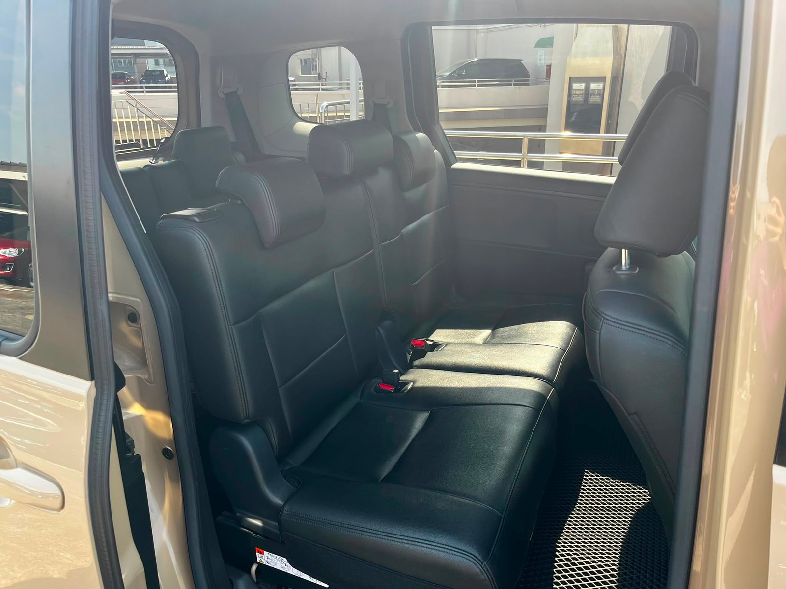 Toyota Sienta Hybrid 1.5X photo 8